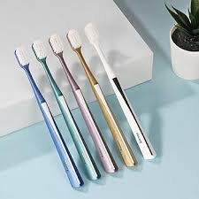 WHITER CARE TOOTH BRUSH.